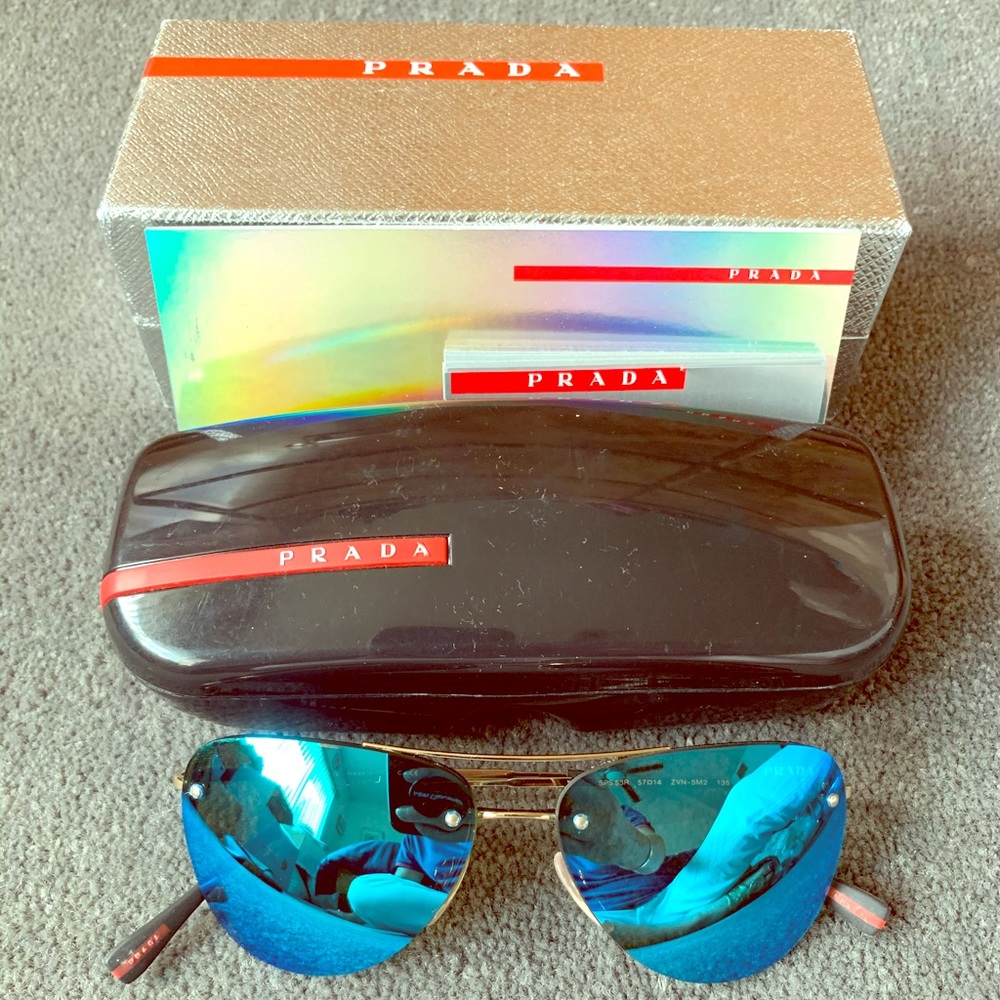 Prada sunglasses 😎